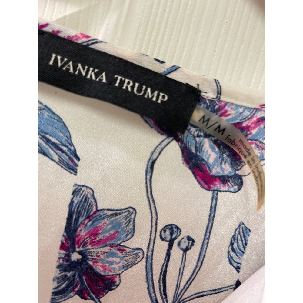 Ivanka Trump Floral Blouse Medium Sleeveless V-Neck Lightweight Top - Picture 3 of 16